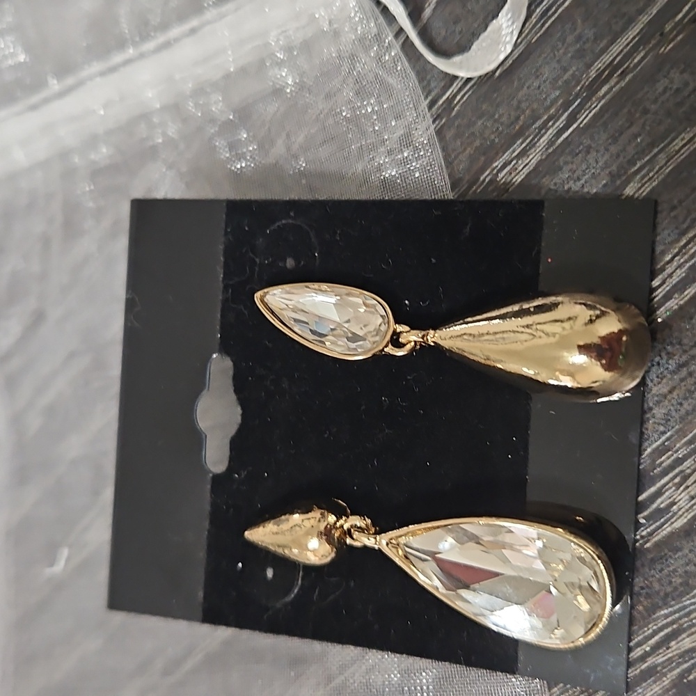 Oiya Teardrop Earrings